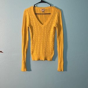 V neck yellow knitted sweater long sleeves